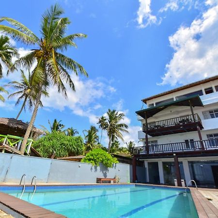 Lucky Seven Beach Resort Hikkaduwa Esterno foto