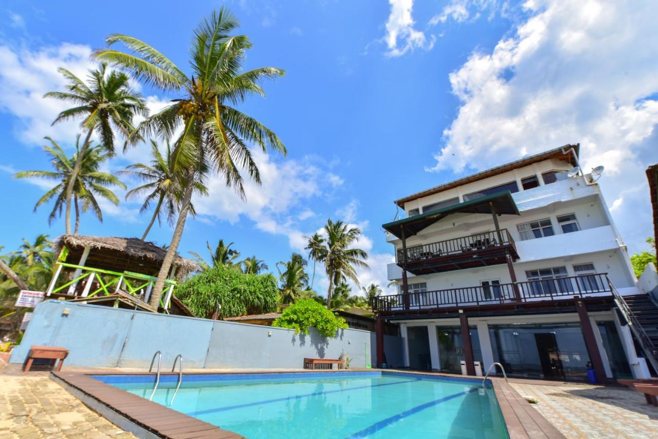 Lucky Seven Beach Resort Hikkaduwa Esterno foto