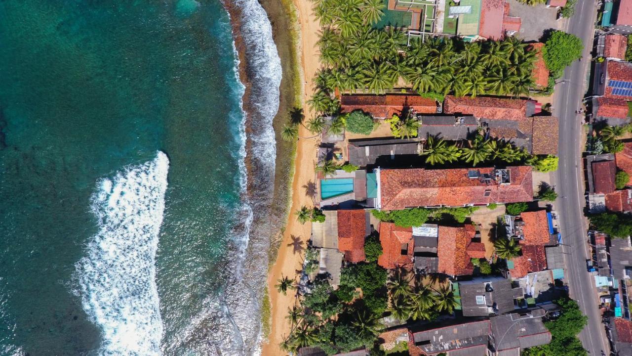 Lucky Seven Beach Resort Hikkaduwa Esterno foto