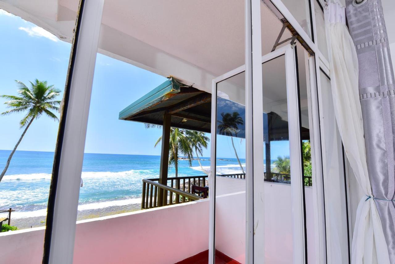 Lucky Seven Beach Resort Hikkaduwa Esterno foto