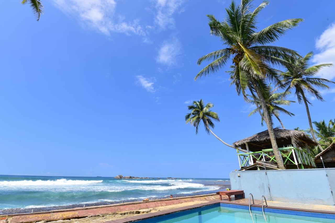 Lucky Seven Beach Resort Hikkaduwa Esterno foto