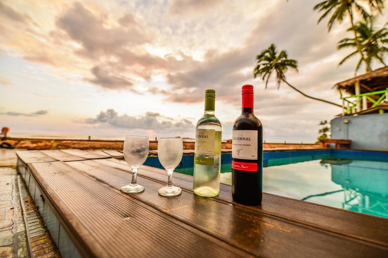 Lucky Seven Beach Resort Hikkaduwa Esterno foto