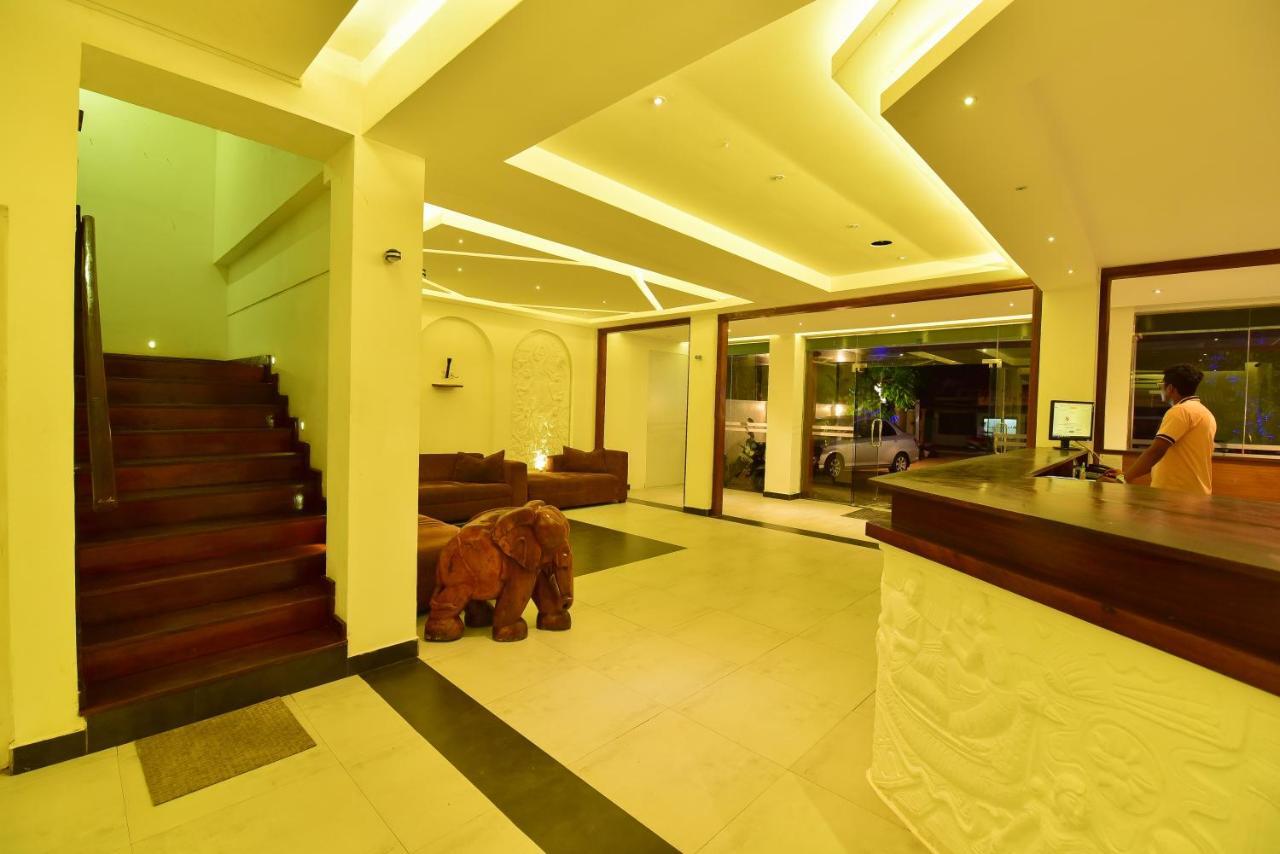 Lucky Seven Beach Resort Hikkaduwa Esterno foto