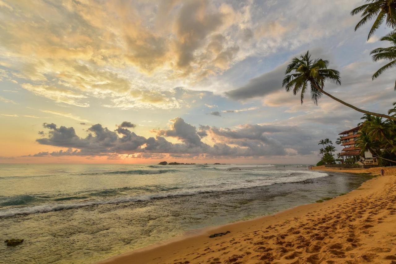 Lucky Seven Beach Resort Hikkaduwa Esterno foto