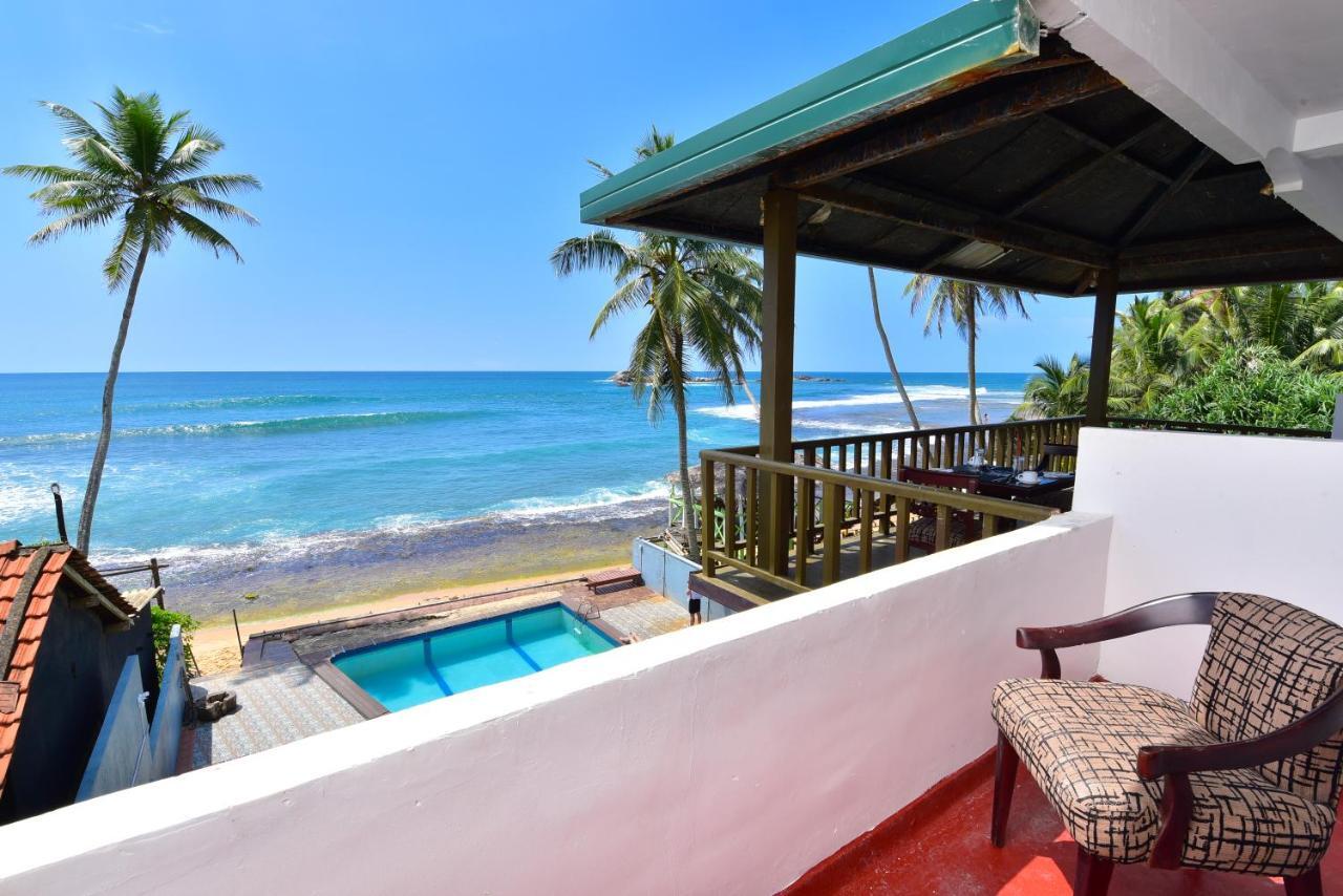 Lucky Seven Beach Resort Hikkaduwa Esterno foto